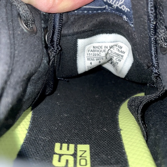 Black Converse - Picture 5 of 6